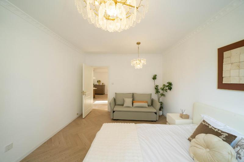 YuLou - Sunlit French-Inspired Flat with Generous Open Space - image 9