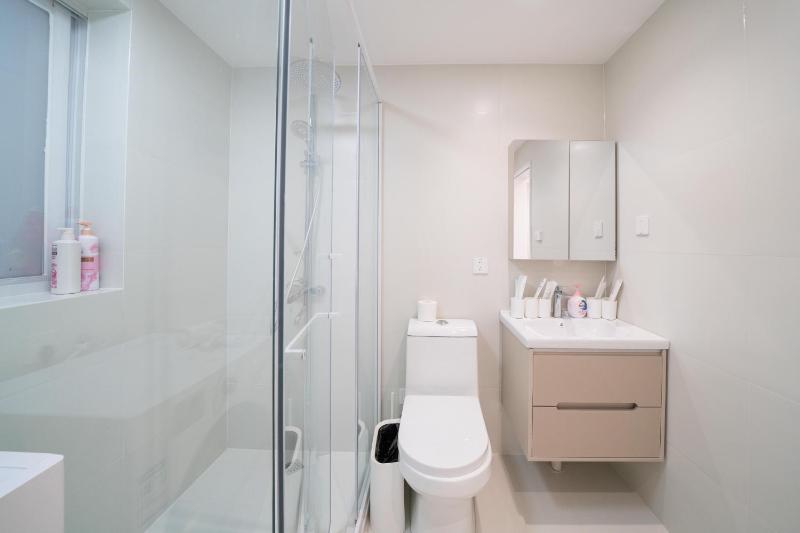 YuLou - Sunlit French-Inspired Flat with Generous Open Space - image 6