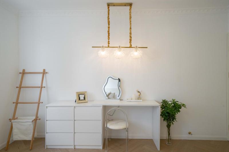YuLou - Sunlit French-Inspired Flat with Generous Open Space - image 3