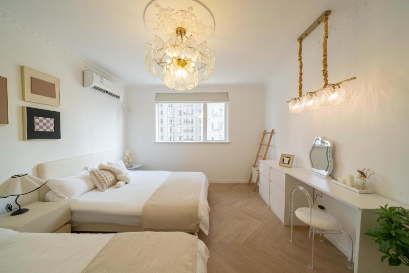 YuLou - Sunlit French-Inspired Flat with Generous Open Space - image 2