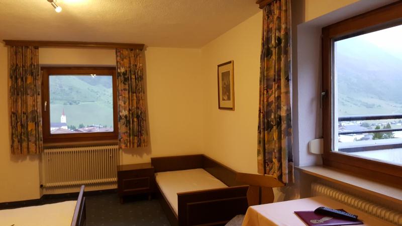 Standard Double Room East image 2