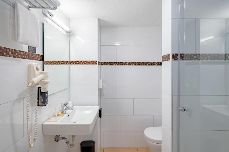 Rugs Hotel Düsseldorf - Self Check-In - image 8