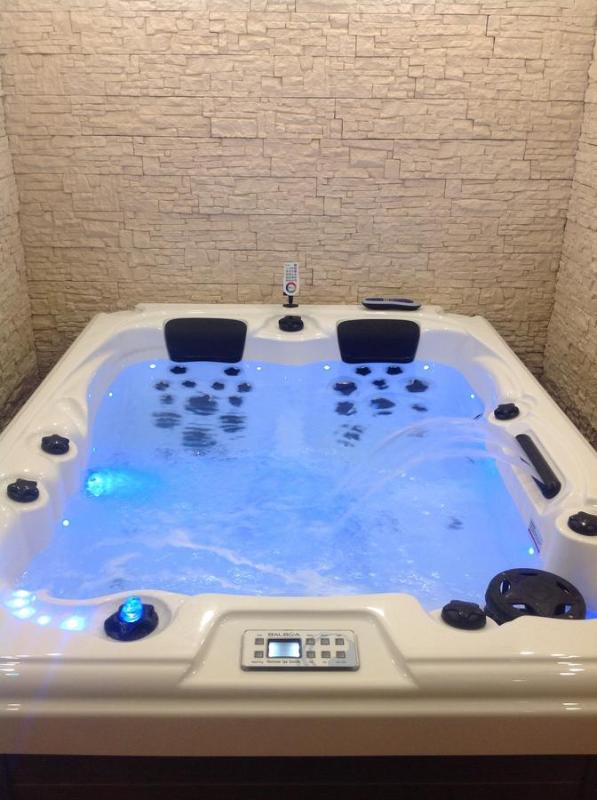 Deluxe Double or Twin Room with Spa Bath image 2