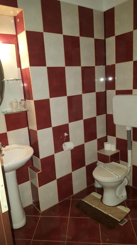 Twin Room with Bathroom image 3