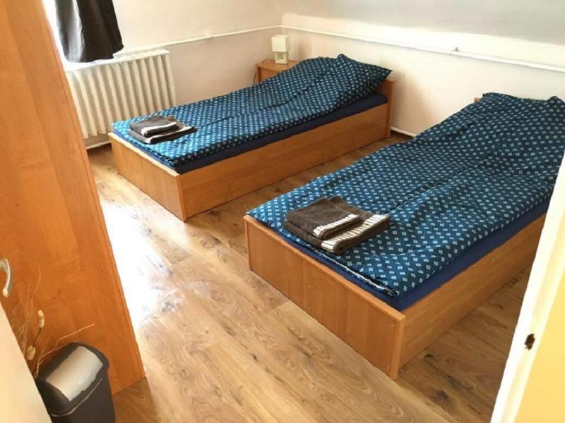 Standard Twin Room image 4