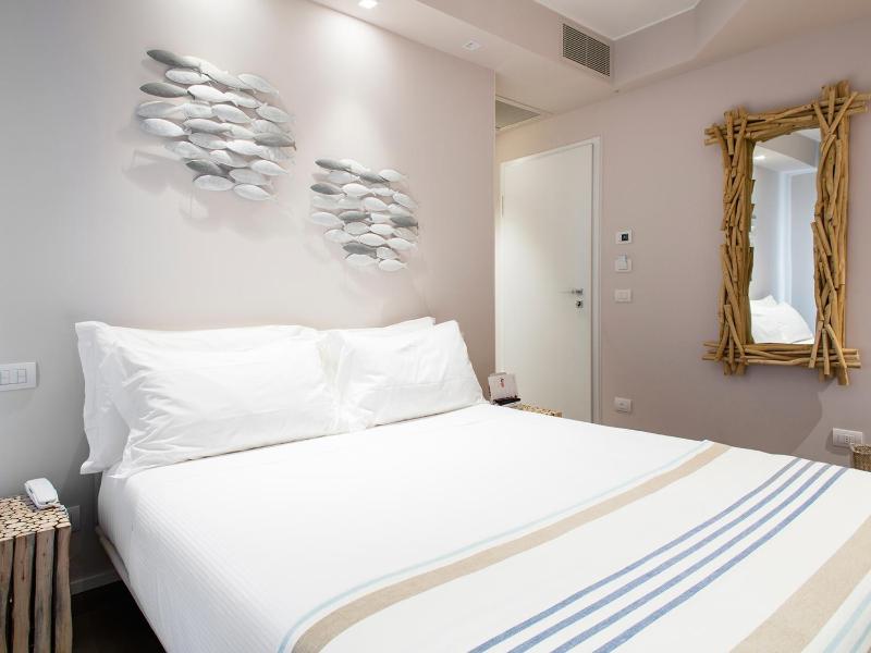 Double Room image 1