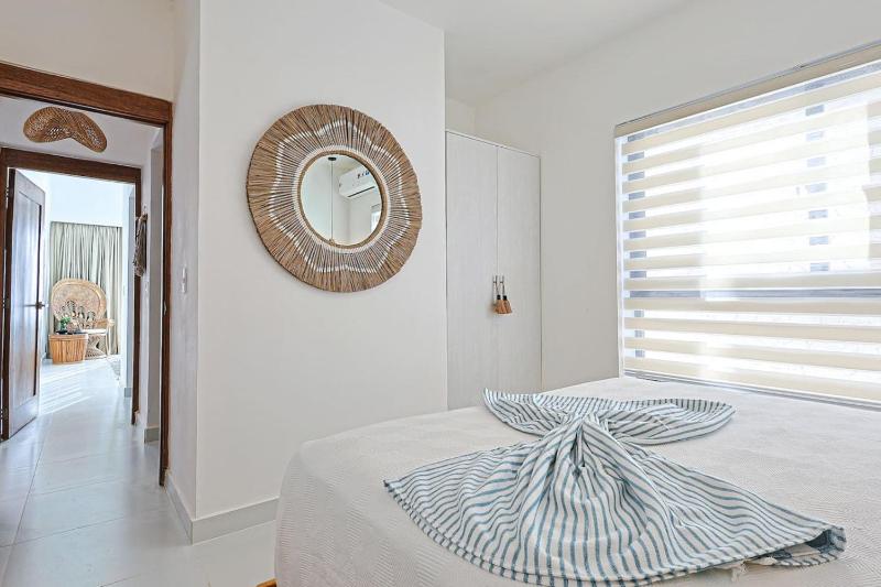 Elegant 2BD Golf Course Views - image 11