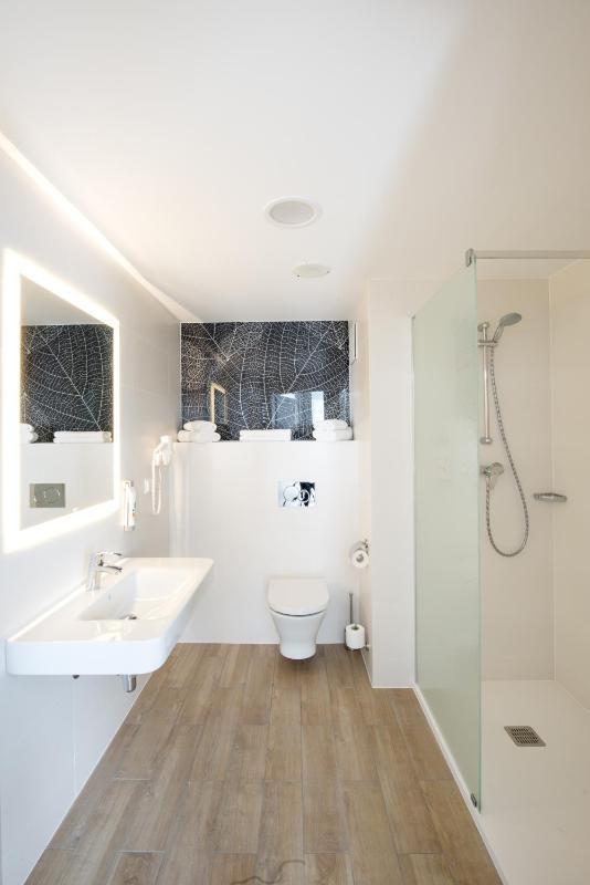 Standard Family Suite image 2
