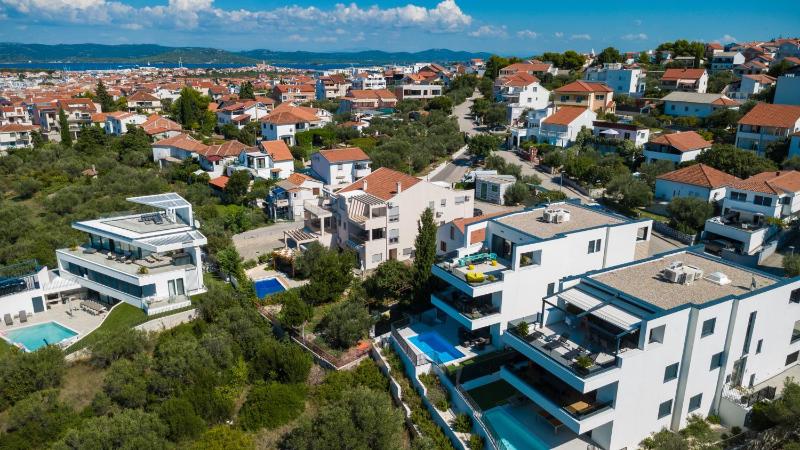Family-friendly apartments with swimming pool Murter - 22942 - image 12