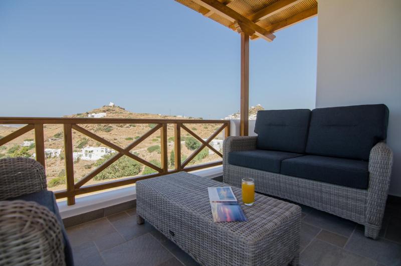 Studio Apartment with Sea View image 3