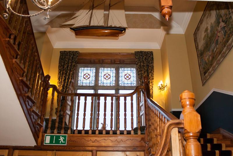 Standard Family Room image 2