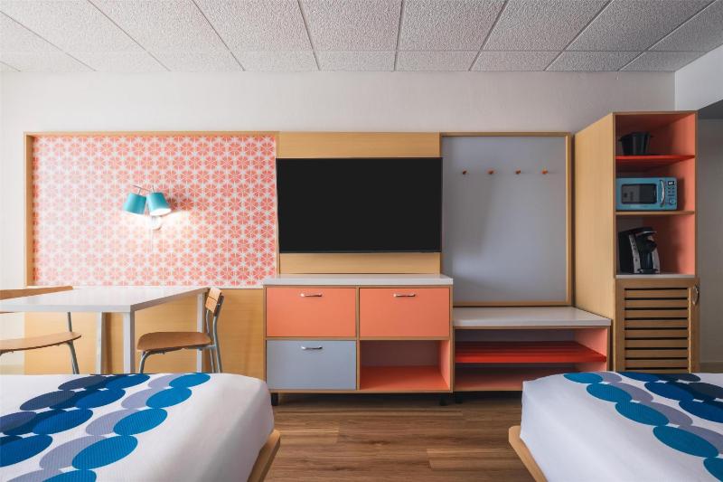 Golden Sands Carolina Beach Oceanfront Tapestry by Hilton - image 17