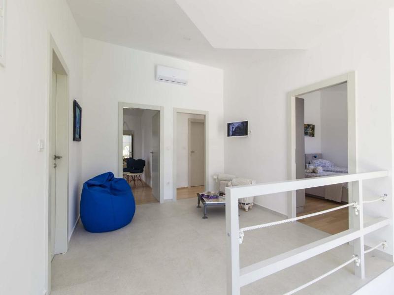 Charming Villa with Pool - image 33