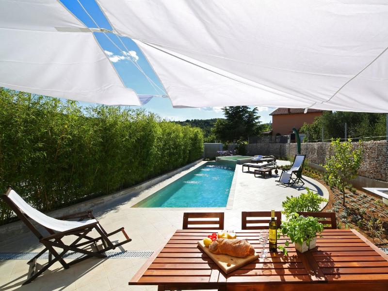 Charming Villa with Pool - image 36