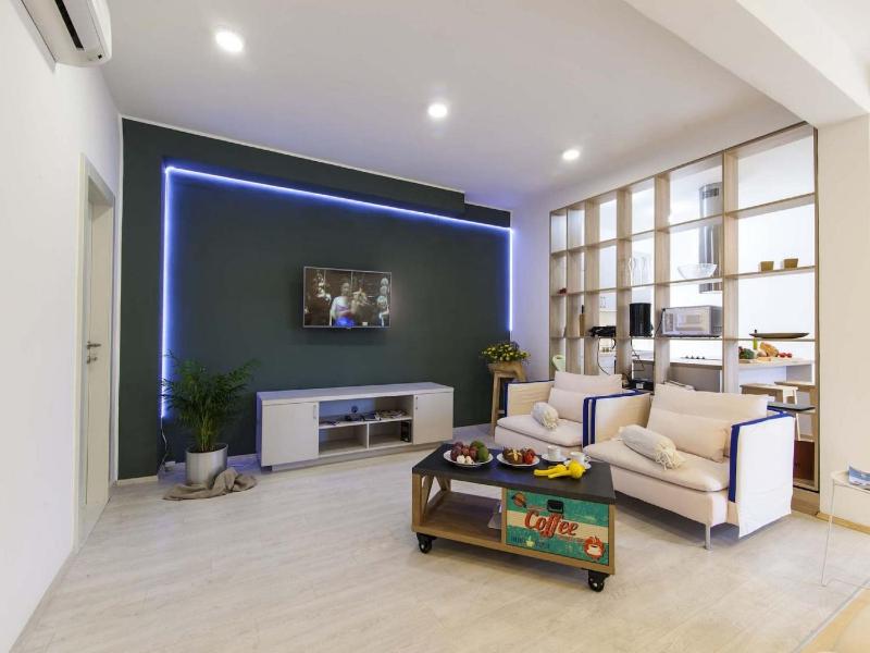Charming Villa with Pool - image 31