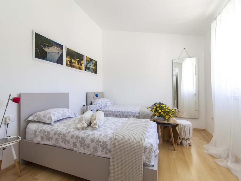 Charming Villa with Pool - image 21