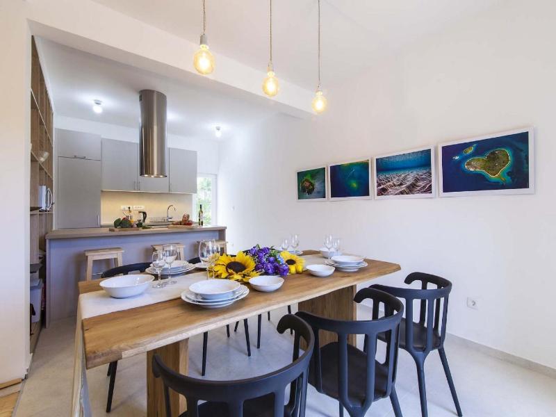 Charming Villa with Pool - image 23