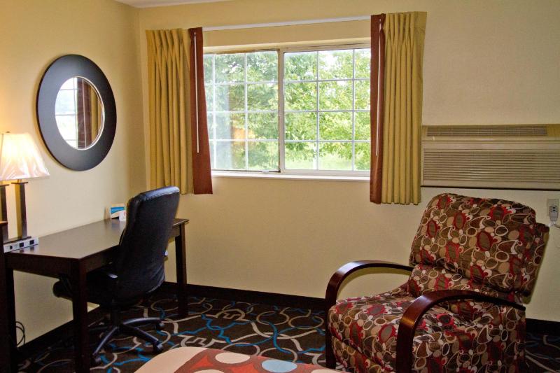 King Suite - Non-Smoking image 4