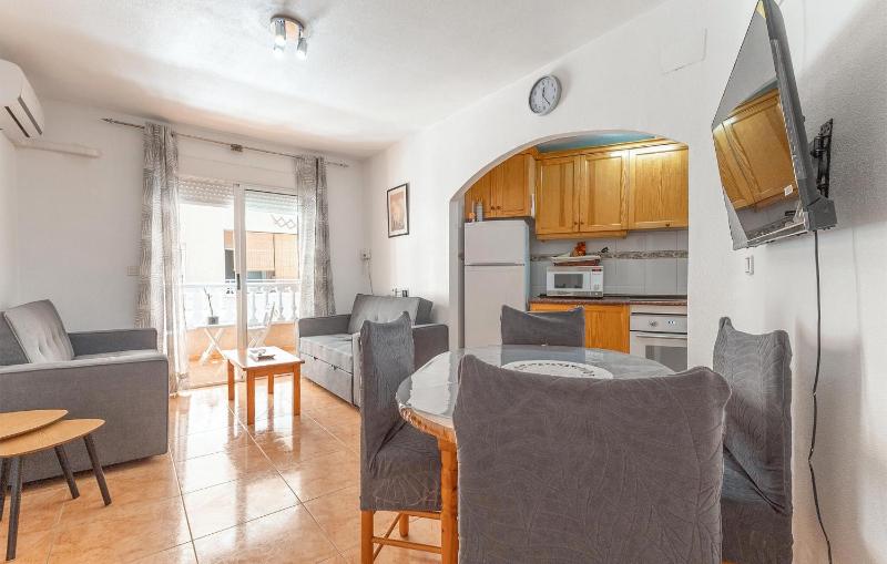 Beautiful Apartment In Torrevieja With Wifi - image 8