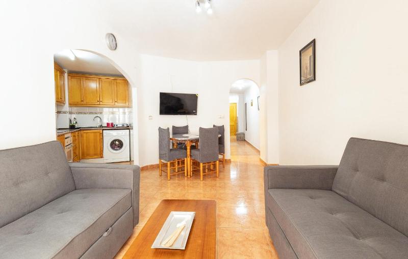 Beautiful Apartment In Torrevieja With Wifi - image 9