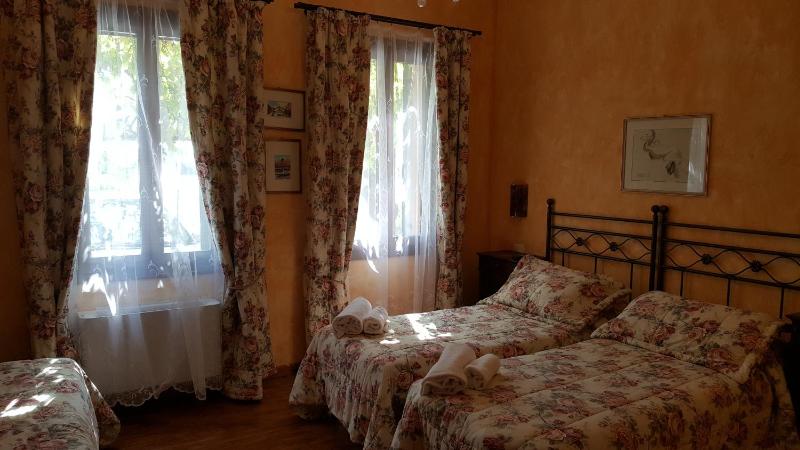 Standard Triple Room image 2
