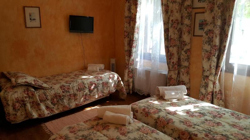 Standard Triple Room image 3