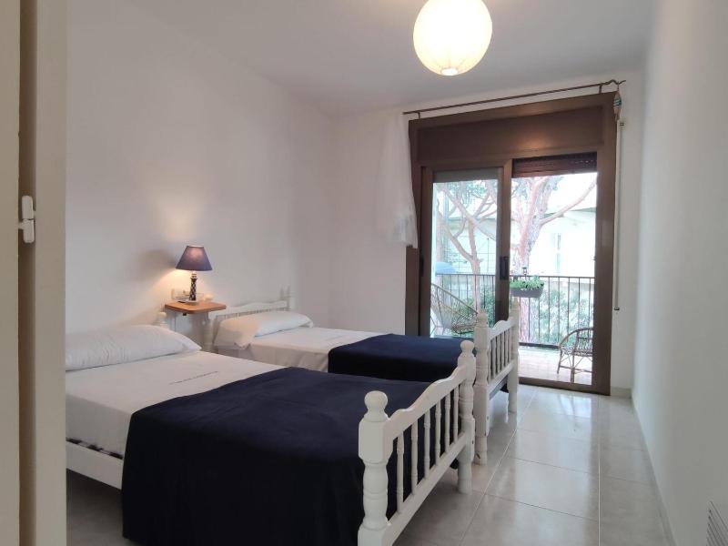 Apartamento Luminoso Cerca de la Playa en Platja d'Aro con Parking Incluido - ES-209-96 - image 7