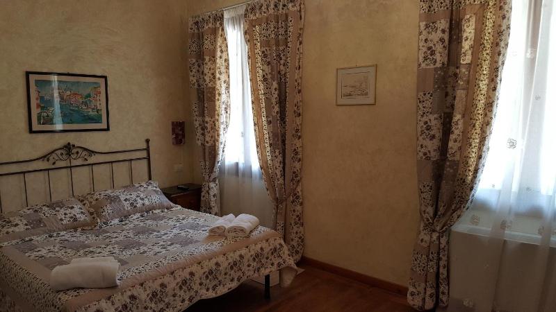 Single Room image 3