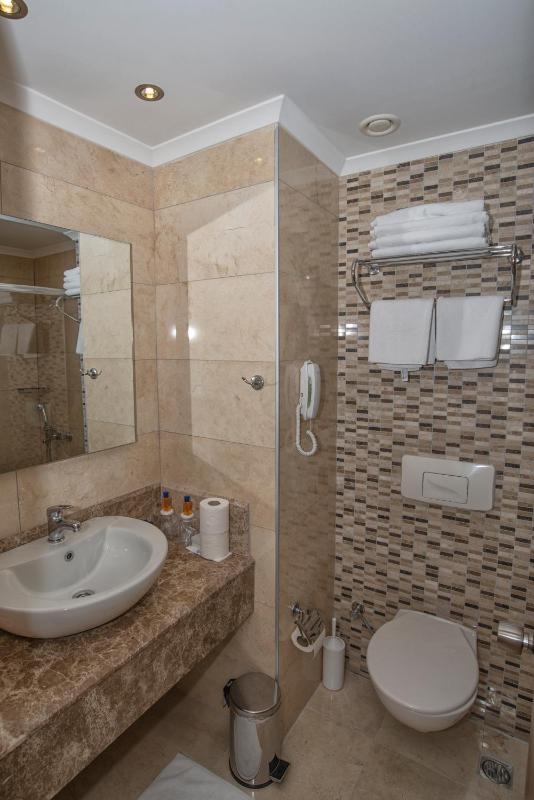 Double Room with Balcony and Sea View image 2