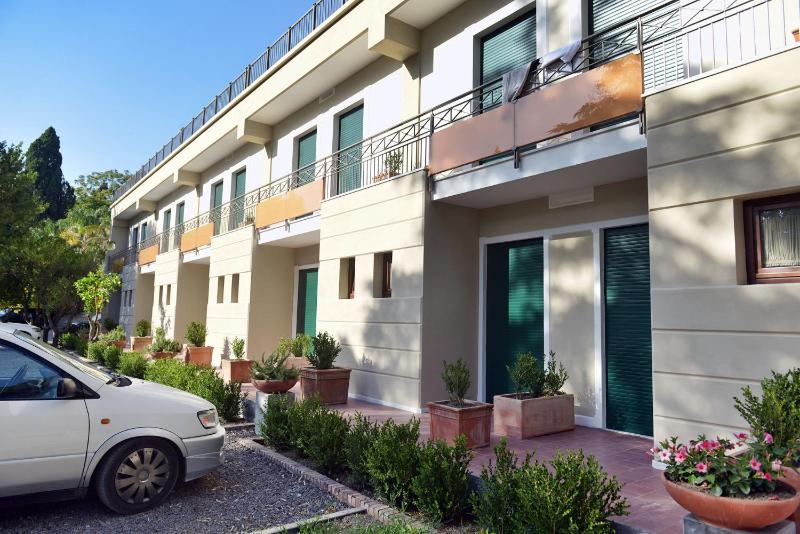 Double Room with Balcony image 3