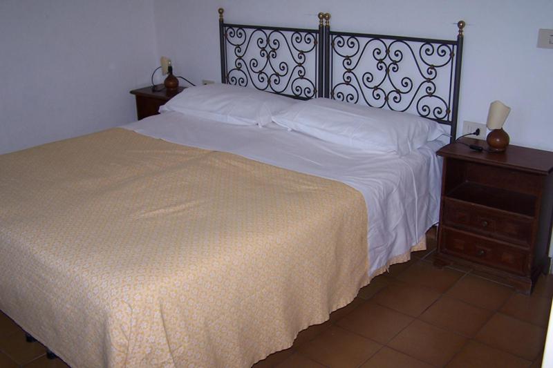 Double or Twin Room image 4