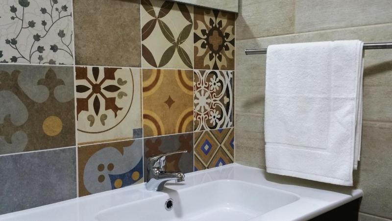 Single Room with Shower image 4