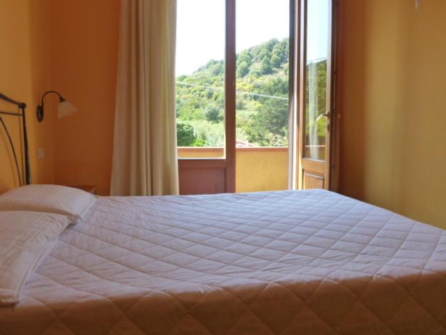Single Room with Balcony image 2