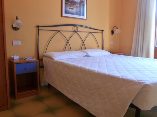 Single Room with Balcony image 3