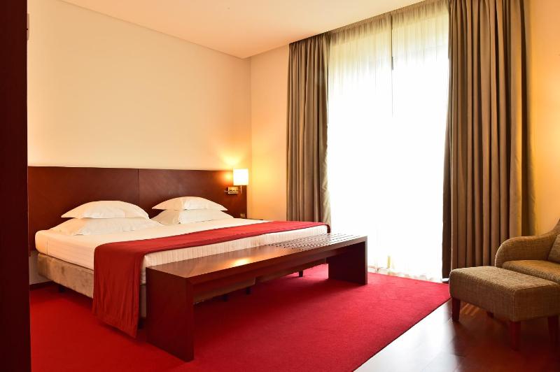 Classic Double or Twin Room image 4