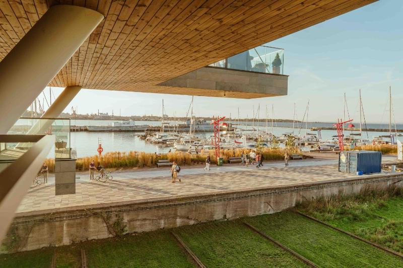 Luxury Living with Breathtaking Panoramic Views - image 2