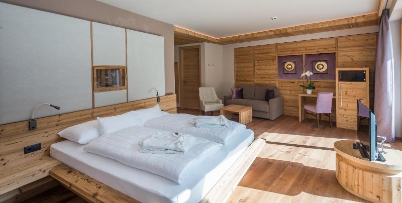 Junior Suite image 2