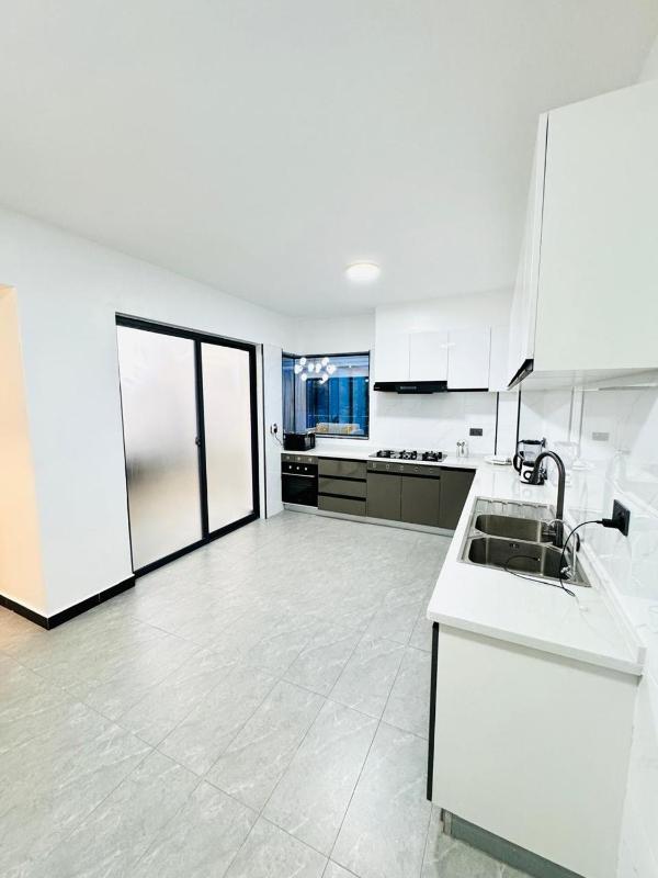 Luxurious modern Four bedrooms with sq - image 8