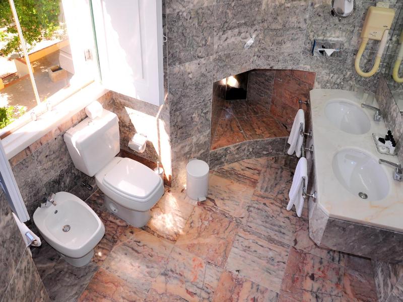 Classic Suite image 3