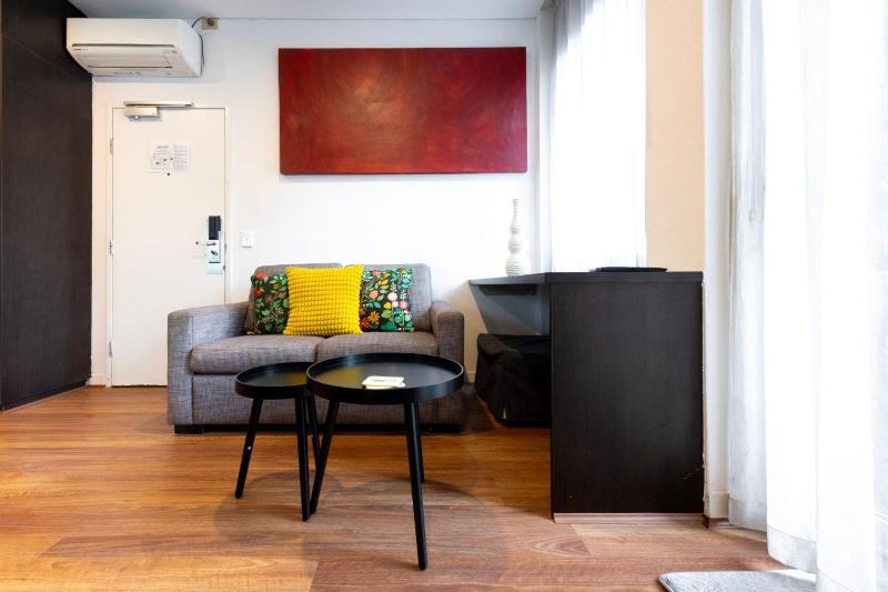 Simple City Stay - Melbourne CBD Apartment - image 3