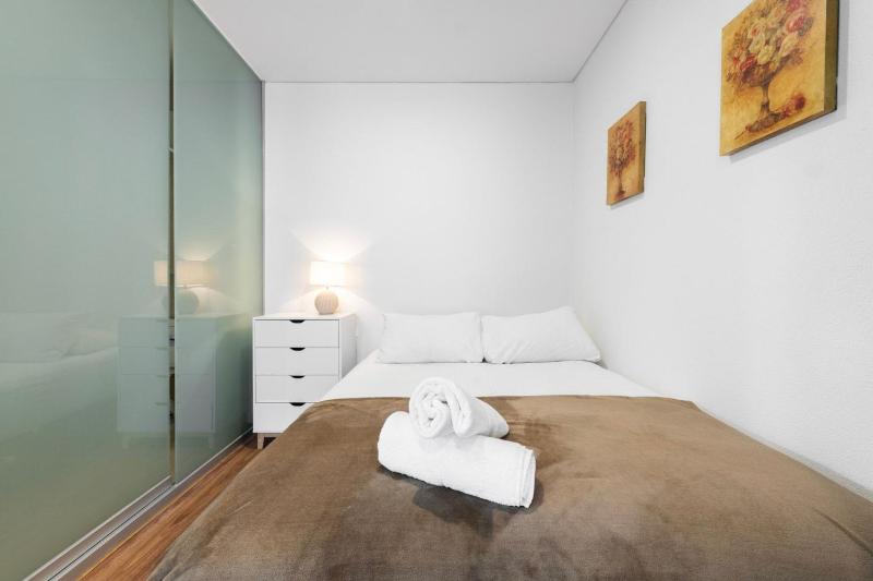 Simple City Stay - Melbourne CBD Apartment - image 5