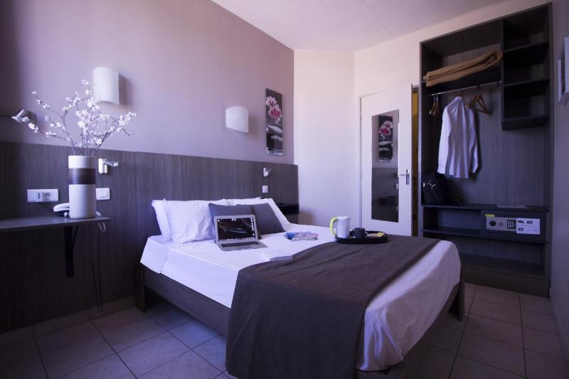 Le Strasbourg Hotel - image 25
