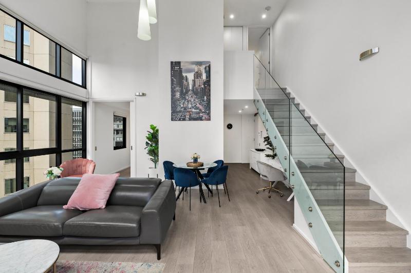 Private Apartment Rare Loft Style Penthouse Bourke St Mall with Parking - image 16