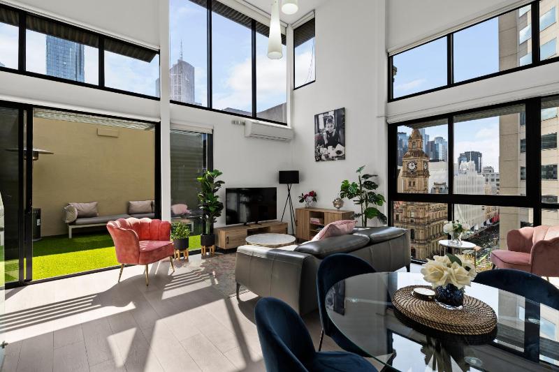 Private Apartment Rare Loft Style Penthouse Bourke St Mall with Parking - image 1