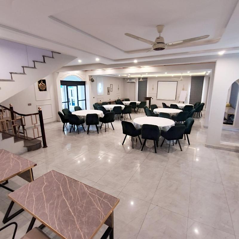 Hotel Grand Suites - image 7