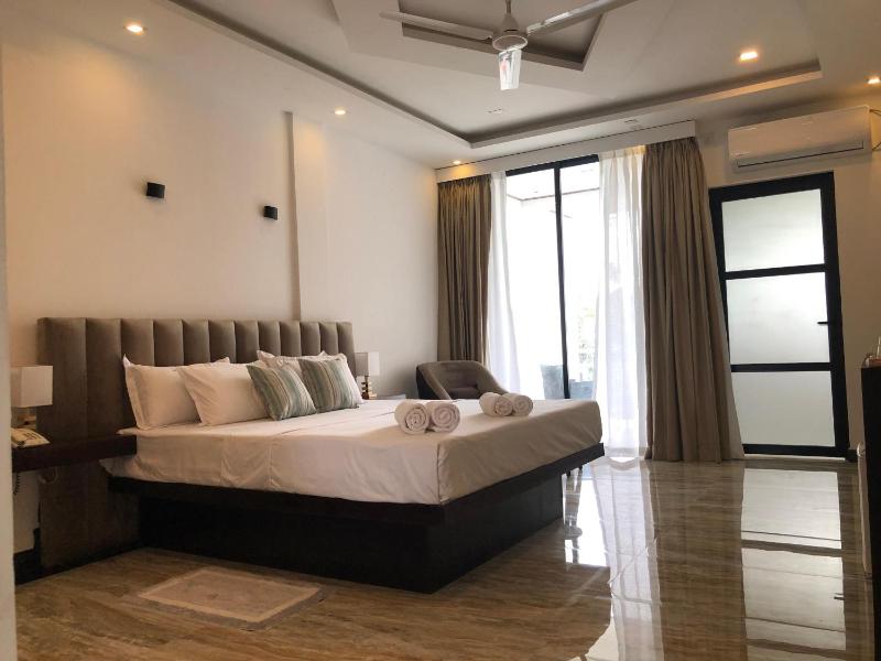 Praia Bay Hiriketiya - image 1
