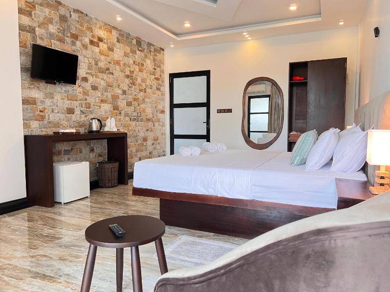 Praia Bay Hiriketiya - image 13