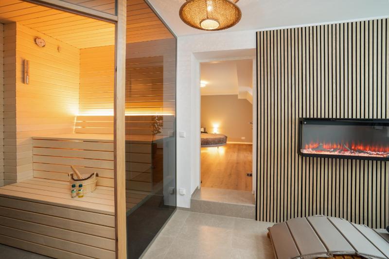Wellness Altstadt Suite - Sauna Whirlpool & Free Parking by HERO HOMES Graz - image 29