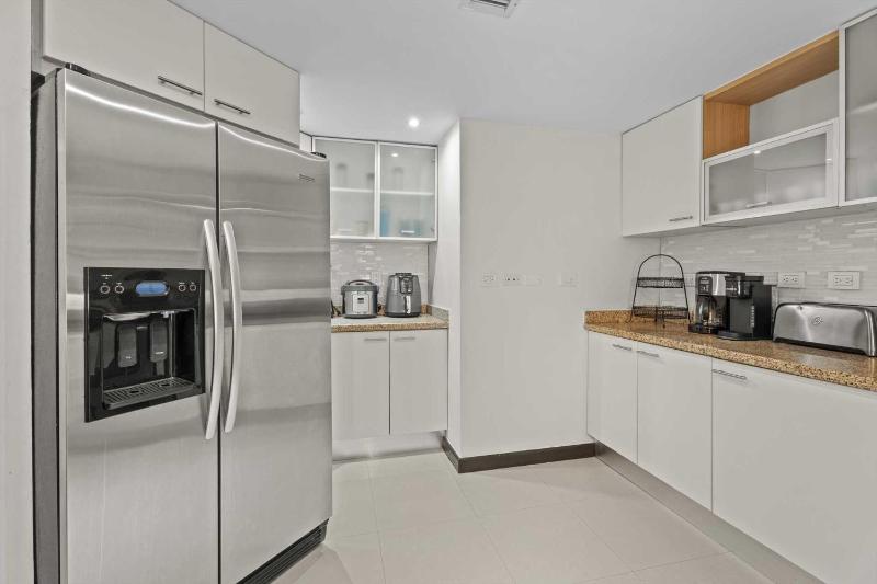 Beachfront - Ocean Extravaganza 3BR condo - E121 - image 6