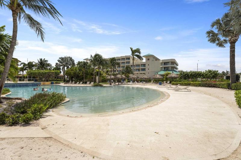 Beachfront - Ocean Extravaganza 3BR condo - E121 - image 7